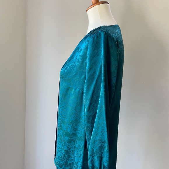 Pretty teal silk like F21 blouse with 3/4 sleeves and covered buttons. - Picture 5 of 6
